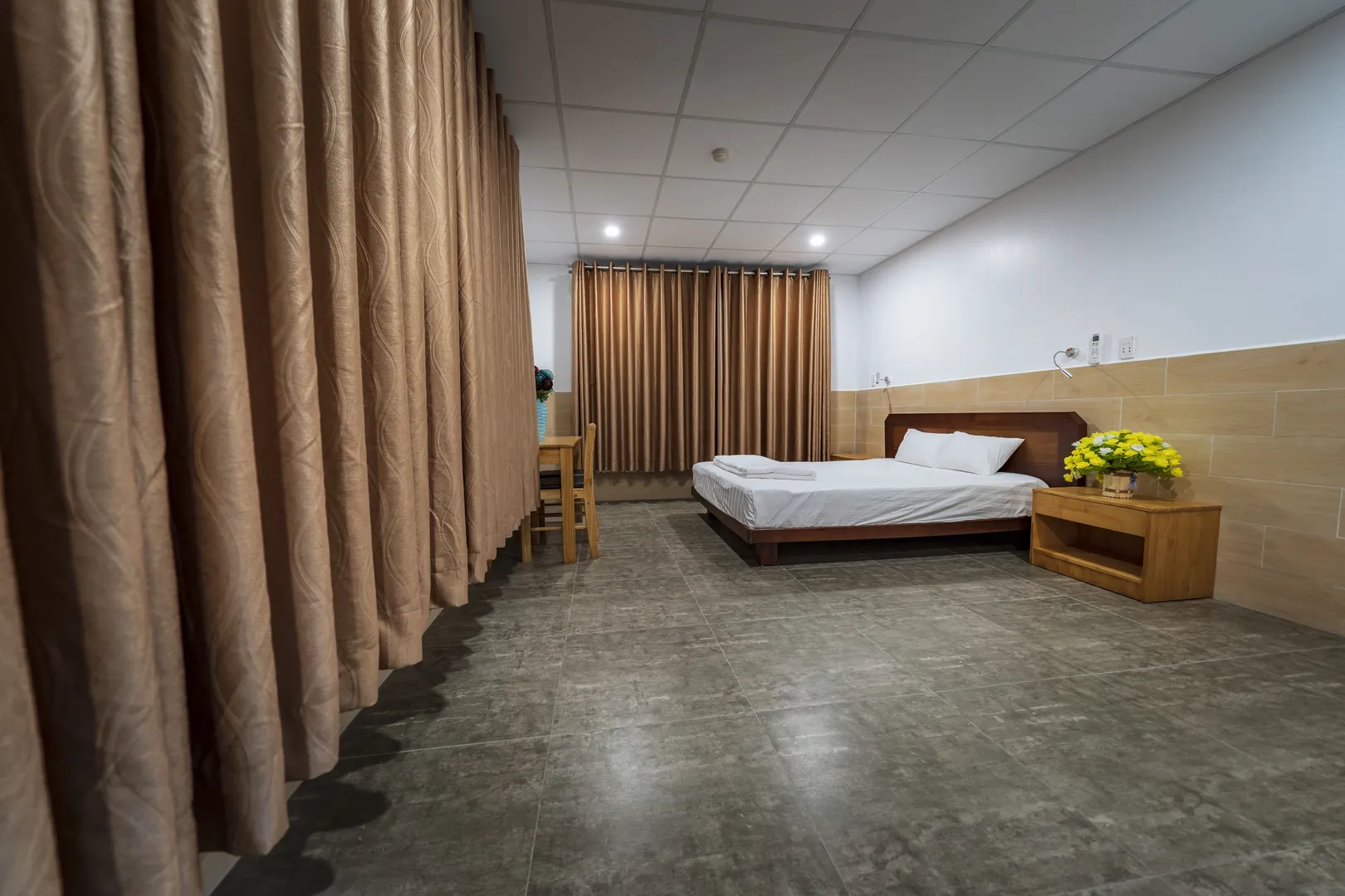 Deluxe room with one double bed for 2 guests